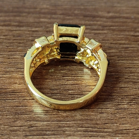 Vintage Glam Gold Tone Black Emerald Cut Rhinestone Cocktail Statement Ring 9 - Picture 5 of 7